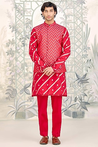 Maroon Chanderi Brocade Bundi Jacket Set by Shyam Narayan Prasad Men