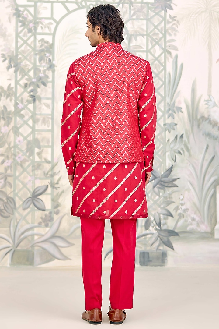 Maroon Chanderi Brocade Bundi Jacket Set by Shyam Narayan Prasad Men at Pernia's Pop Up Shop