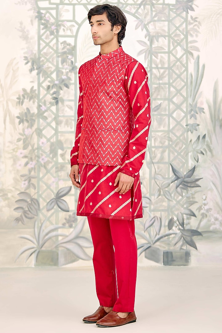 Maroon Chanderi Brocade Bundi Jacket Set by Shyam Narayan Prasad Men at Pernia's Pop Up Shop