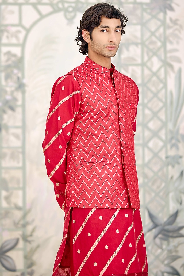Maroon Chanderi Brocade Bundi Jacket Set by Shyam Narayan Prasad Men at Pernia's Pop Up Shop