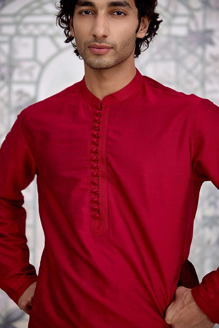 Maroon Cotton Silk Kurta Set by Shyam Narayan Prasad Men at Pernia's Pop Up Shop