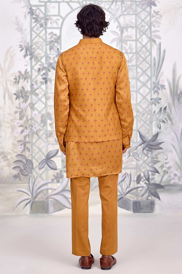 Mustard Cotton Satin Printed Nehru Jacket Set by Shyam Narayan Prasad Men at Pernia's Pop Up Shop