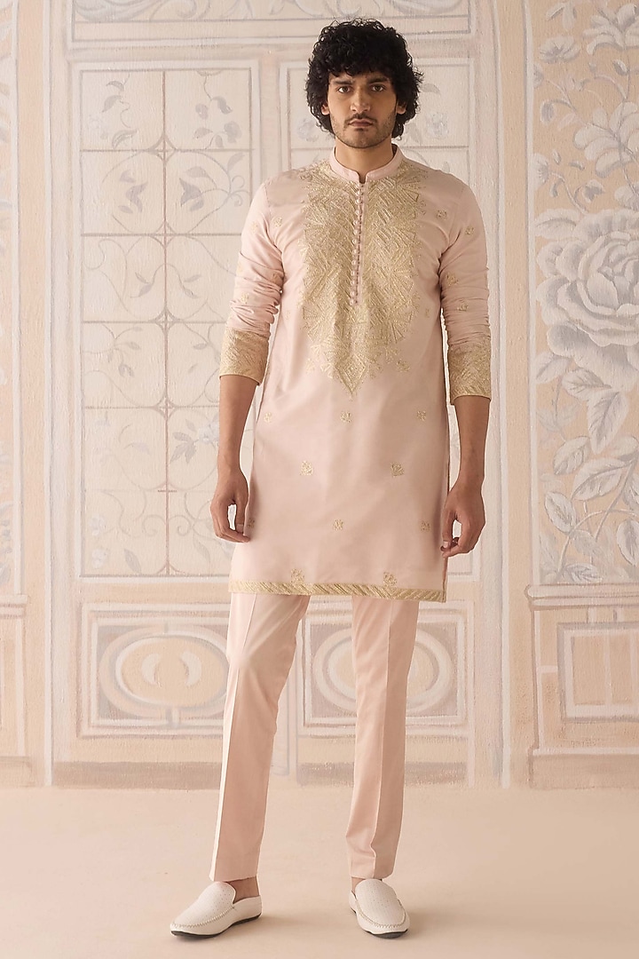 Snow Pink Cotton Silk Thread Embroidered Kurta Set by Shyam Narayan Prasad Men at Pernia's Pop Up Shop