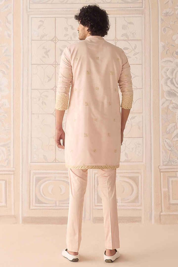 Snow Pink Cotton Silk Thread Embroidered Kurta Set by Shyam Narayan Prasad Men at Pernia's Pop Up Shop