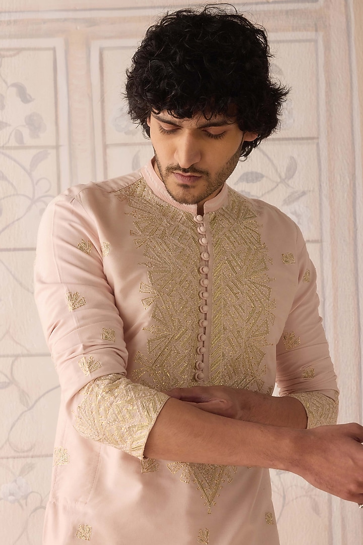 Snow Pink Cotton Silk Thread Embroidered Kurta Set by Shyam Narayan Prasad Men at Pernia's Pop Up Shop