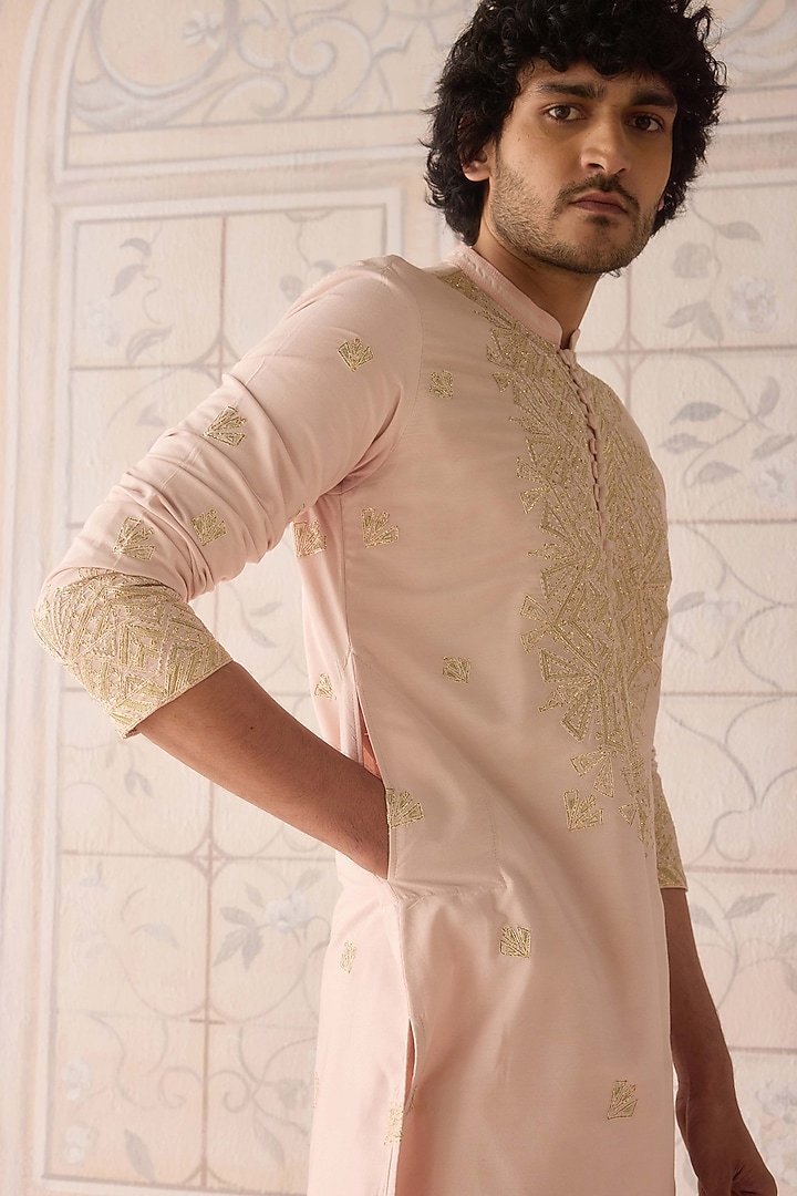 Snow Pink Cotton Silk Thread Embroidered Kurta Set by Shyam Narayan Prasad Men at Pernia's Pop Up Shop
