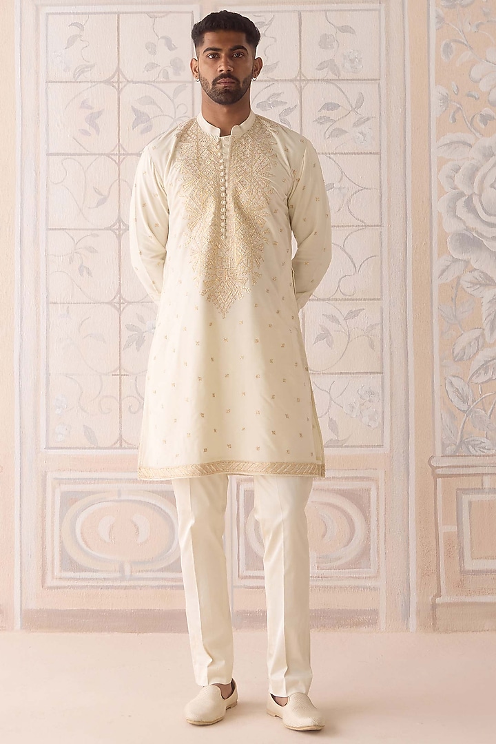 Off-White Cotton Silk Thread Embroidered Kurta Set by Shyam Narayan Prasad Men at Pernia's Pop Up Shop