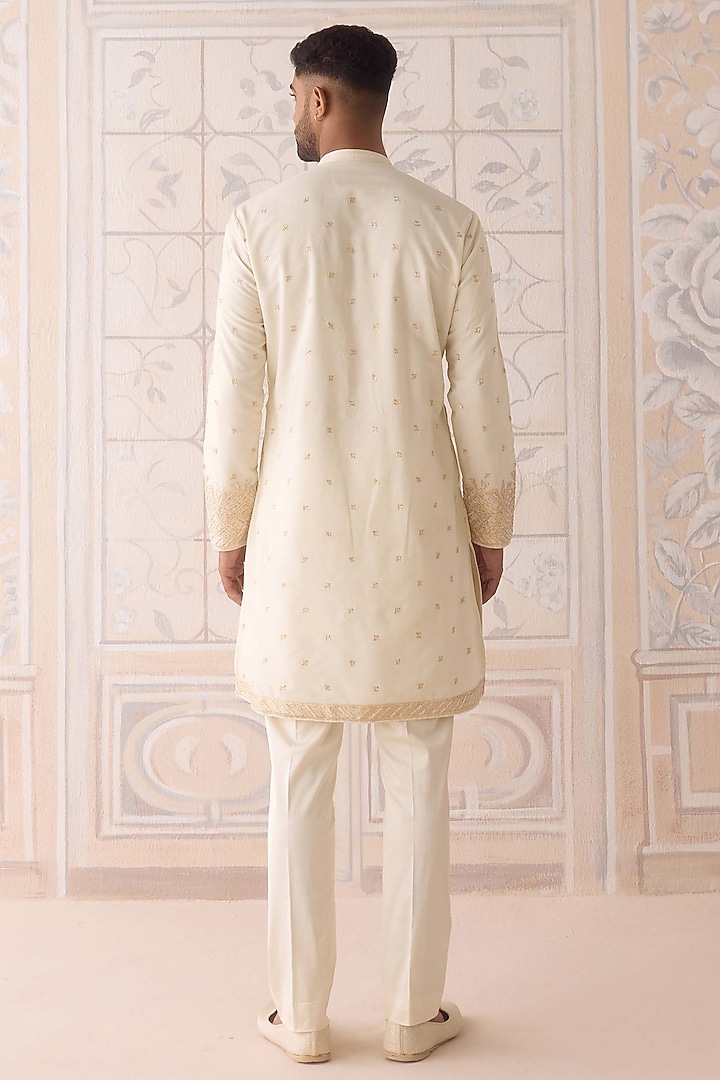 Off-White Cotton Silk Thread Embroidered Kurta Set by Shyam Narayan Prasad Men at Pernia's Pop Up Shop