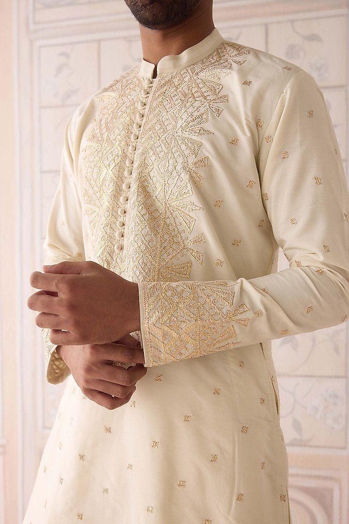 Off-White Cotton Silk Thread Embroidered Kurta Set by Shyam Narayan Prasad Men at Pernia's Pop Up Shop