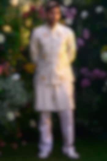 Pristine White Cotton Silk Thread Embroidered Bundi Jacket Set by Shyam Narayan Prasad Men at Pernia's Pop Up Shop