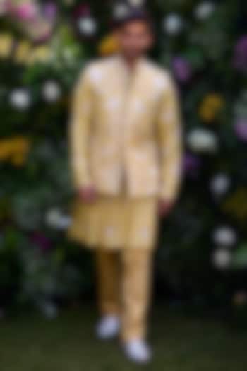 Lemon Yellow Cotton Silk Thread Embroidered Bundi Jacket Set by Shyam Narayan Prasad Men at Pernia's Pop Up Shop