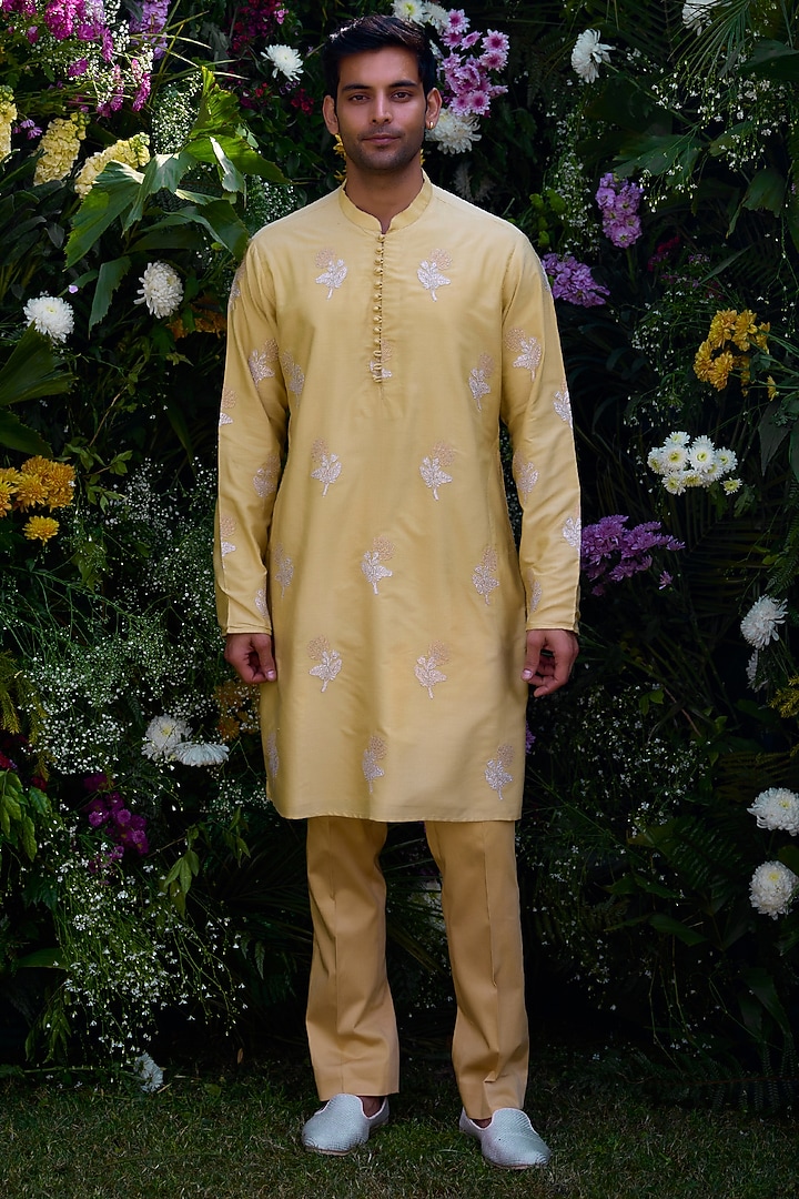 Lemon Yellow Cotton Silk Thread Embroidered Bundi Jacket Set by Shyam Narayan Prasad Men at Pernia's Pop Up Shop