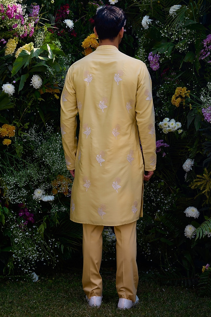 Lemon Yellow Cotton Silk Thread Embroidered Bundi Jacket Set by Shyam Narayan Prasad Men at Pernia's Pop Up Shop