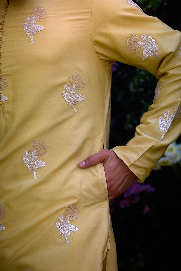 Lemon Yellow Cotton Silk Thread Embroidered Bundi Jacket Set by Shyam Narayan Prasad Men at Pernia's Pop Up Shop