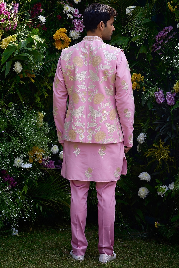 Orchid Pink Cotton silk Thread Embroidered Bundi Jacket Set by Shyam Narayan Prasad Men at Pernia's Pop Up Shop