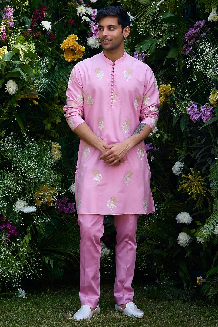 Orchid Pink Cotton silk Thread Embroidered Bundi Jacket Set by Shyam Narayan Prasad Men at Pernia's Pop Up Shop