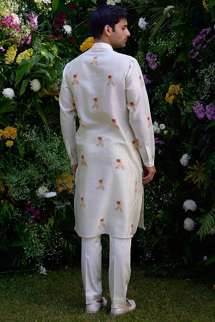 Antique White Chanderi Handblock Printed Kurta Set by Shyam Narayan Prasad Men at Pernia's Pop Up Shop