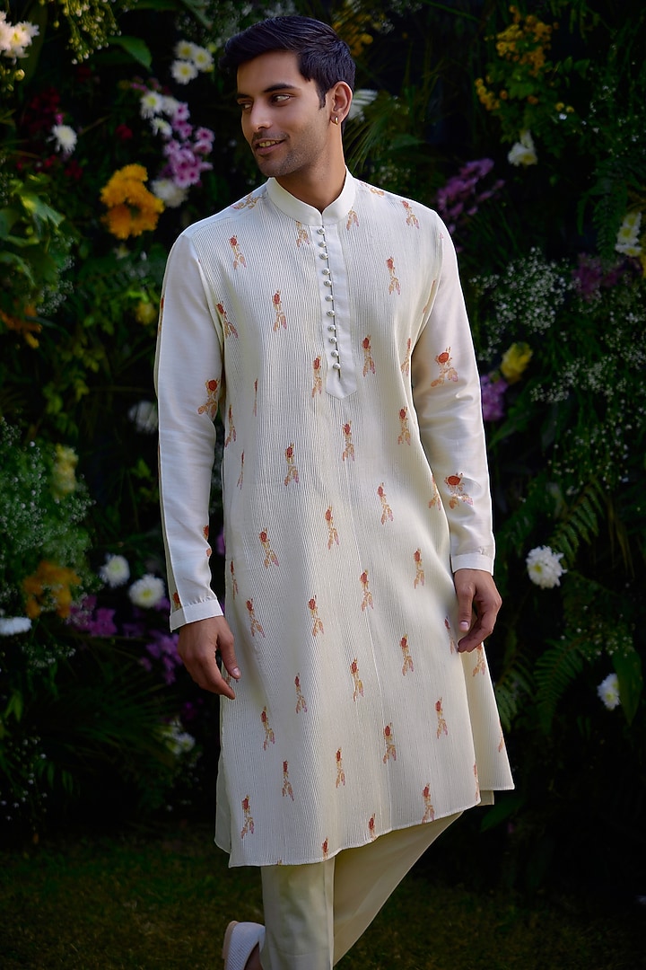 Antique White Chanderi Handblock Printed Kurta Set by Shyam Narayan Prasad Men at Pernia's Pop Up Shop