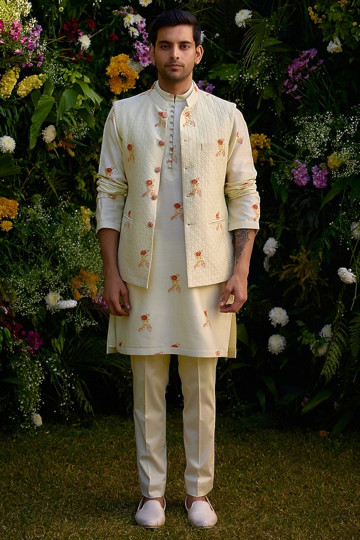 Winter White Chanderi Handblock Printed Bundi Jacket Set by Shyam Narayan Prasad Men at Pernia's Pop Up Shop