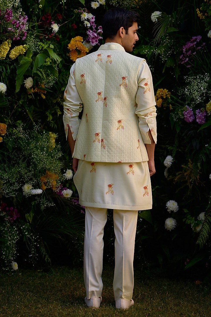 Winter White Chanderi Handblock Printed Bundi Jacket Set by Shyam Narayan Prasad Men at Pernia's Pop Up Shop