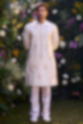 Pristine White Cotton silk Thread Embroidered Kurta Set by Shyam Narayan Prasad Men at Pernia's Pop Up Shop
