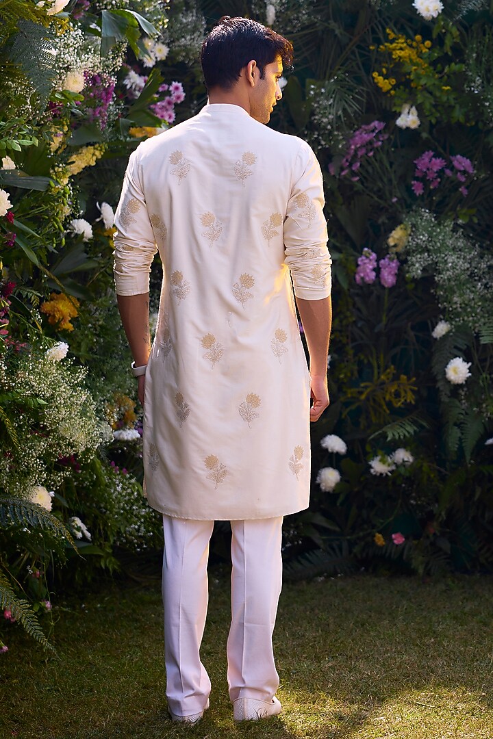 Pristine White Cotton silk Thread Embroidered Kurta Set by Shyam Narayan Prasad Men at Pernia's Pop Up Shop