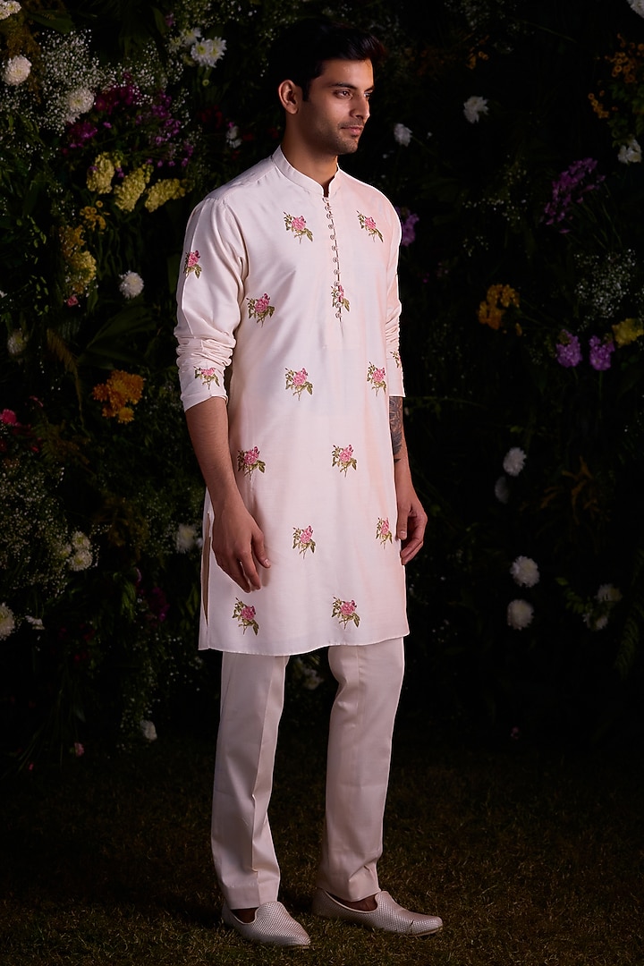 White Silk Chanderi Handblock Printed Kurta Set by Shyam Narayan Prasad Men at Pernia's Pop Up Shop