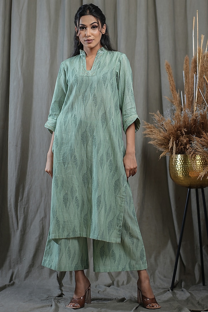 Green Handwoven Cotton Khadi Digital Printed Kurta Set by Saniya Rao