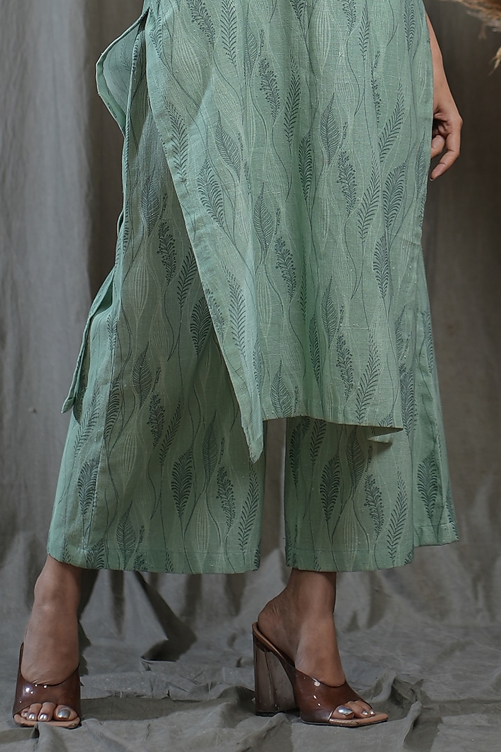 Green Handwoven Cotton Khadi Digital Printed Kurta Set by Saniya Rao at Pernia's Pop Up Shop