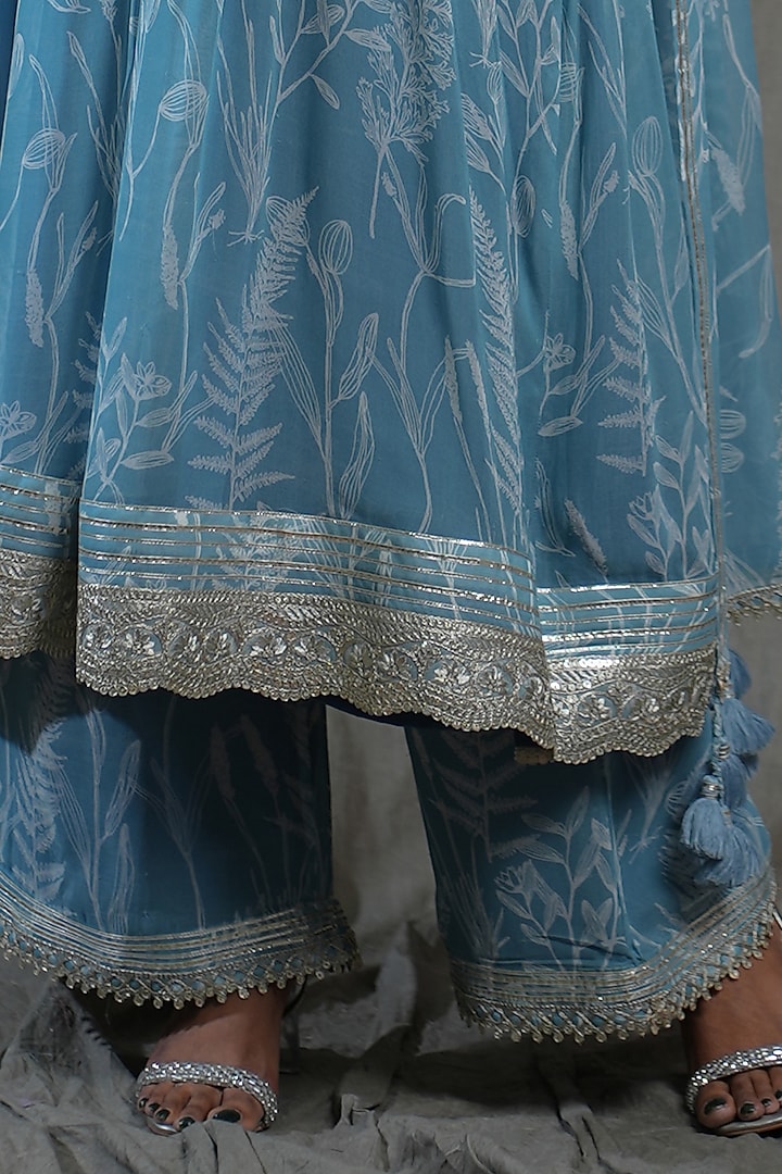 Blue Georgette Hand Embroidered Kurta Set by Saniya Rao at Pernia's Pop Up Shop