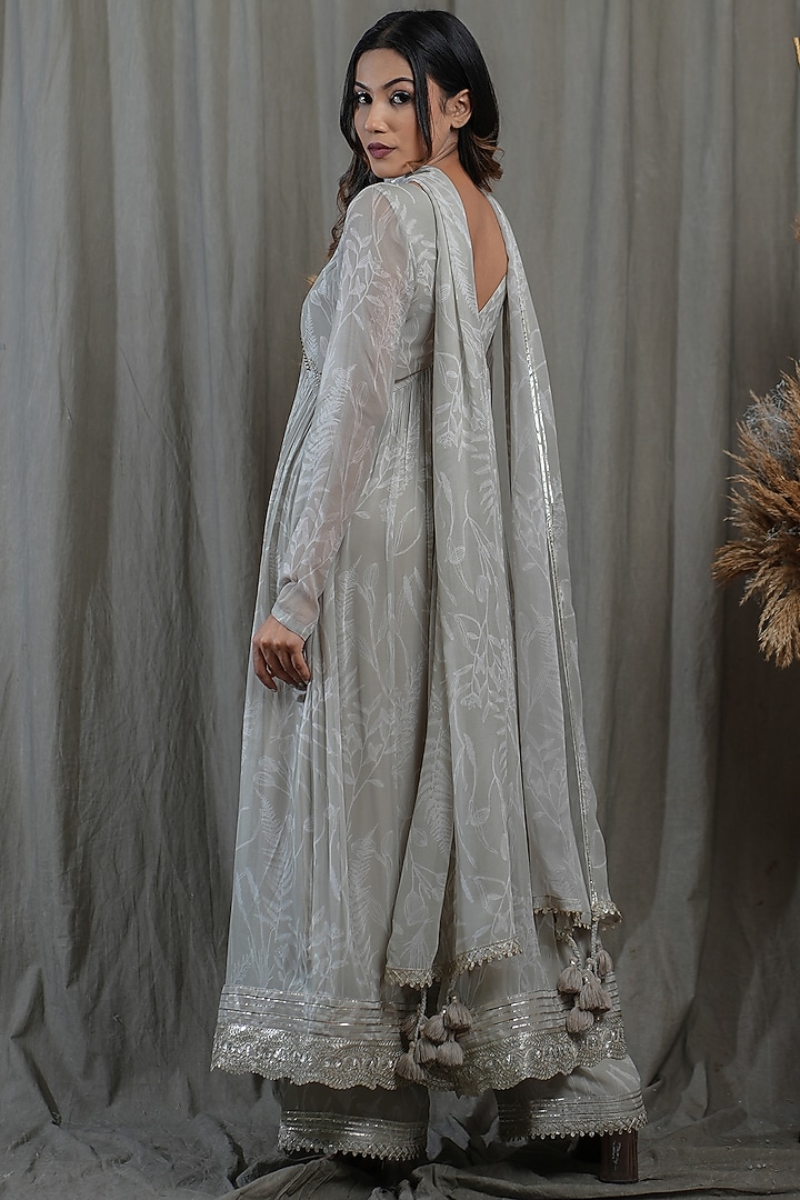 Beige Georgette Hand Embroidered Kurta Set by Saniya Rao at Pernia's Pop Up Shop