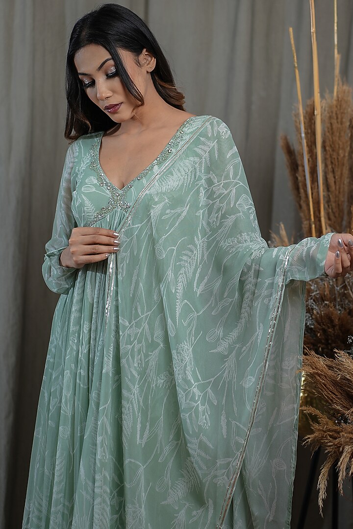Green Georgette Hand Embroidered Kurta Set by Saniya Rao at Pernia's Pop Up Shop