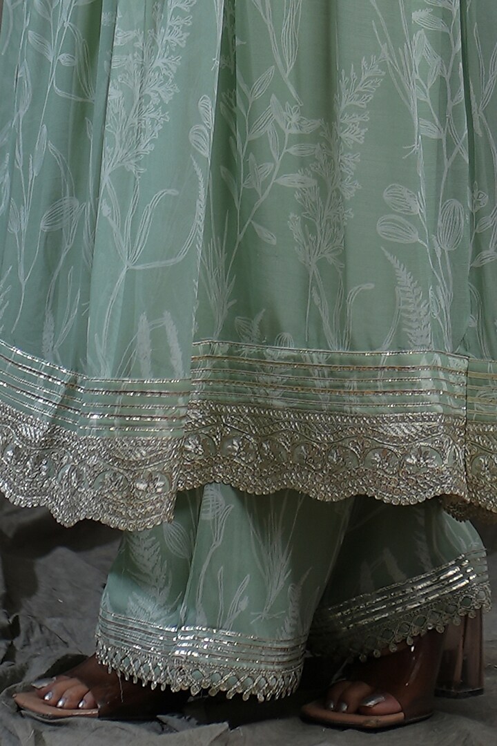 Green Georgette Hand Embroidered Kurta Set by Saniya Rao at Pernia's Pop Up Shop