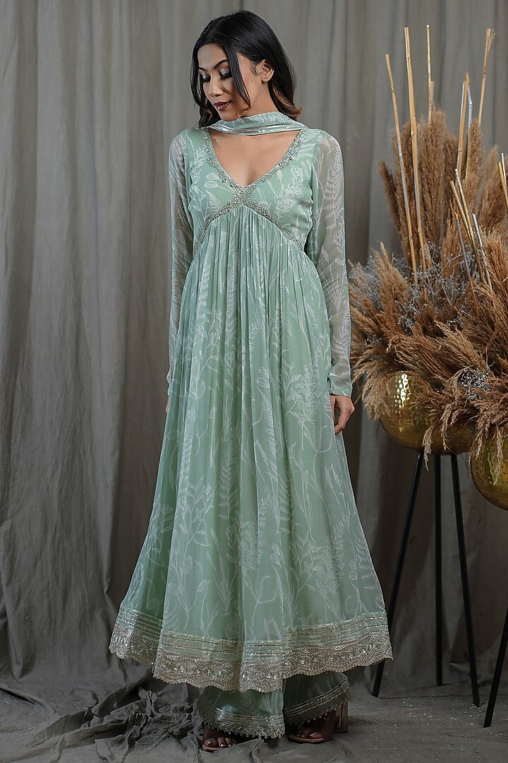 Green Georgette Hand Embroidered Kurta Set by Saniya Rao at Pernia's Pop Up Shop