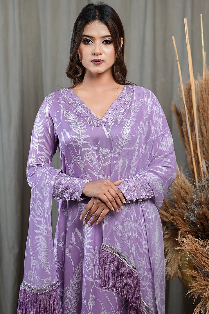 Lilac Modal Satin Printed & Embellished Kurta Set by Saniya Rao at Pernia's Pop Up Shop