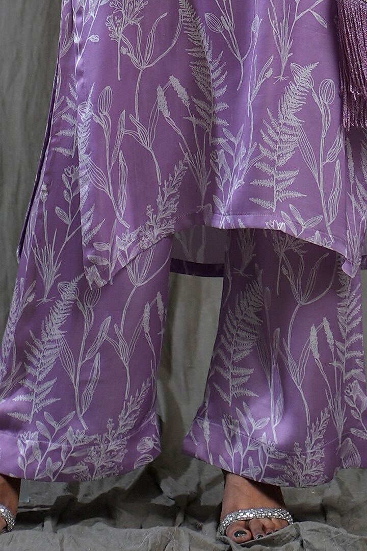 Lilac Modal Satin Printed & Embellished Kurta Set by Saniya Rao at Pernia's Pop Up Shop