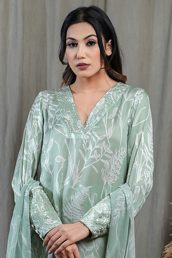 Green Modal Satin Printed & Embellished Kurta Set by Saniya Rao at Pernia's Pop Up Shop