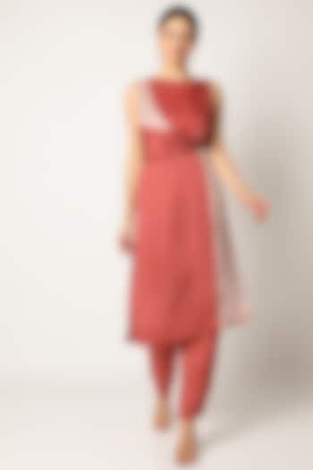 Red Embroidered Kurta Set by Suave by Neha & Shreya at Pernia's Pop Up Shop