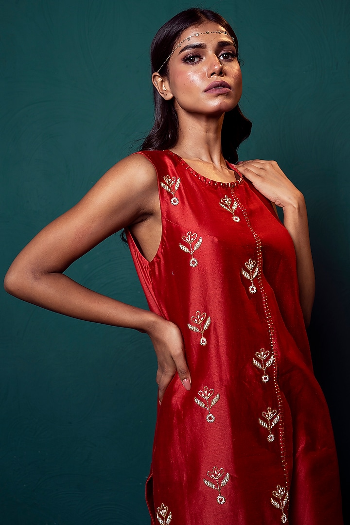 Red Chanderi Silk Embroidered Kurta Set by Suave by Neha & Shreya at Pernia's Pop Up Shop