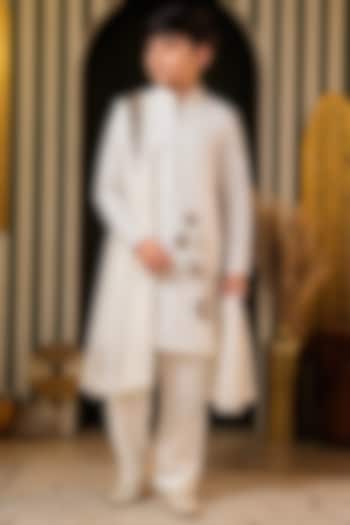 Off-White Georgette Embroidered Kurta Set For Boys by Soniya G KIDS at Pernia's Pop Up Shop