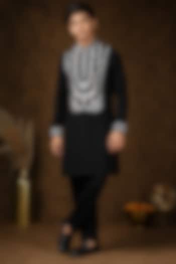 Black Japanese Fabric Threadwork Kurta Set For Boys by Soniya G KIDS at Pernia's Pop Up Shop