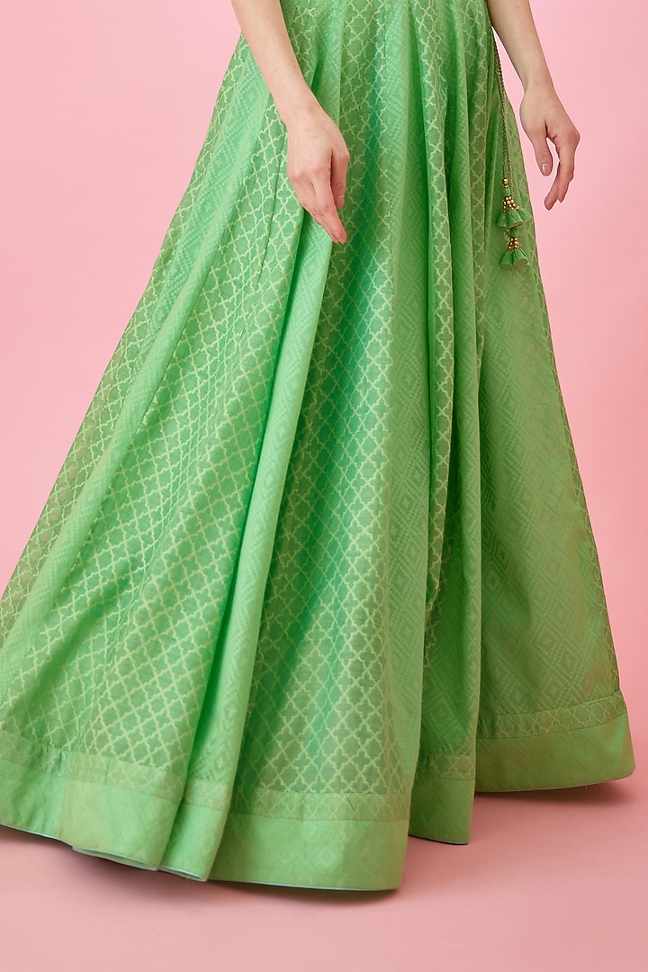 Irish Green Chanderi Jacquard Embroidered Wedding Lehenga Set by Shyam Narayan Prasad at Pernia's Pop Up Shop