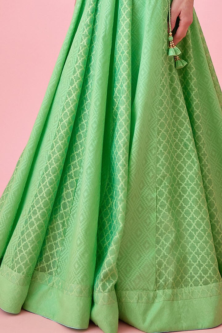 Irish Green Chanderi Jacquard Embroidered Wedding Lehenga Set by Shyam Narayan Prasad at Pernia's Pop Up Shop