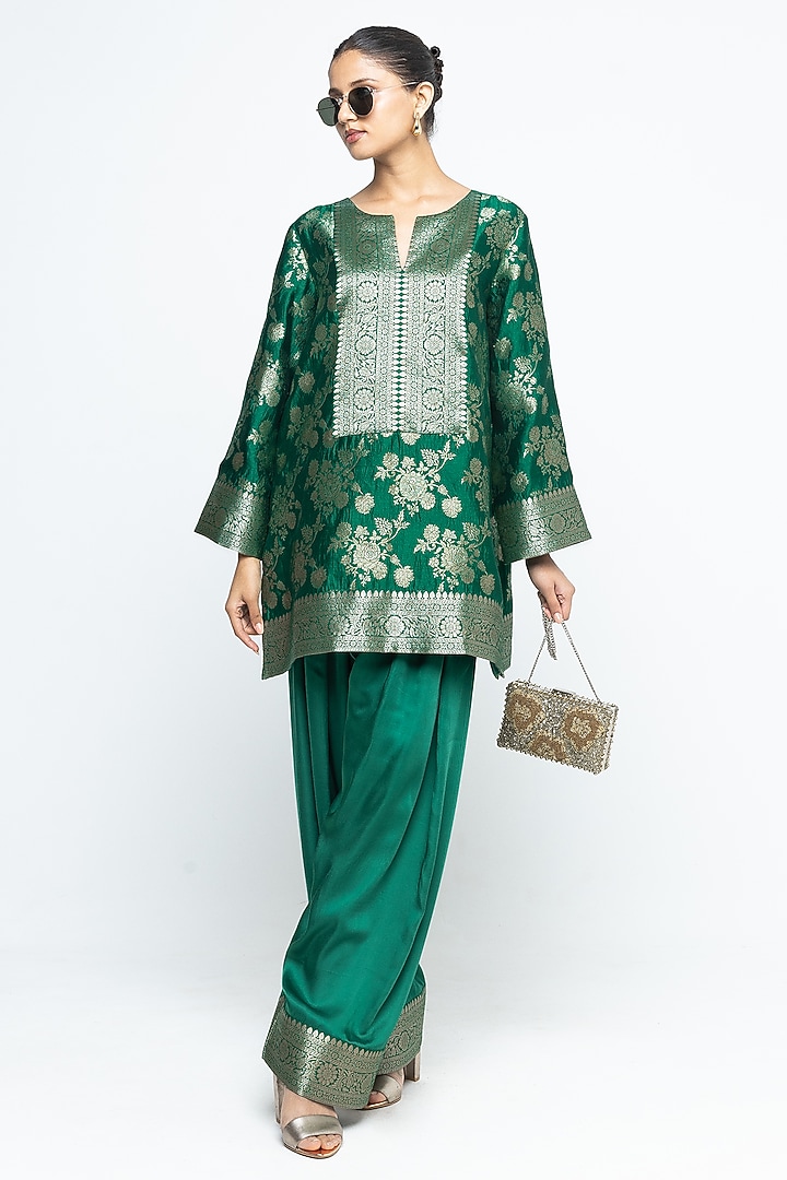 Green Jaal Silk Floral Brocade Kurta Set by Sobariko at Pernia's Pop Up Shop