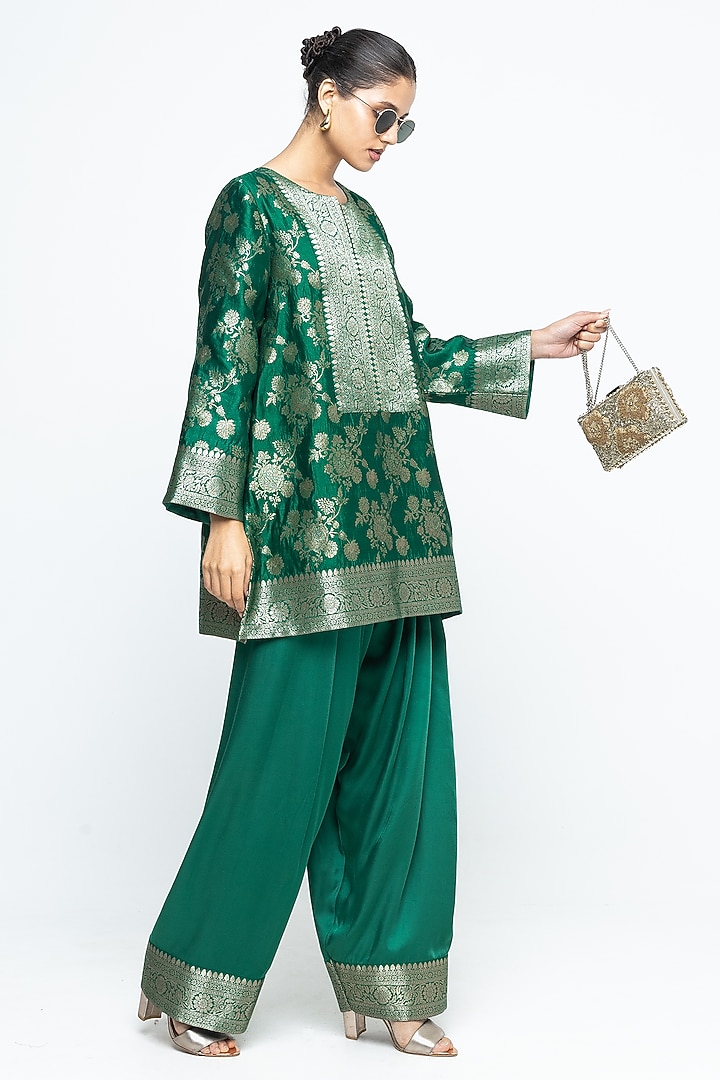 Green Jaal Silk Floral Brocade Kurta Set by Sobariko at Pernia's Pop Up Shop