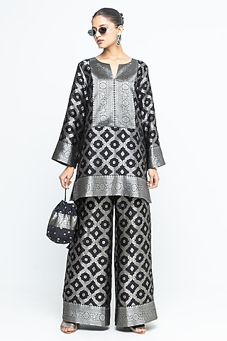 Black Jaal Silk Woven Brocade Kurta Set by Sobariko