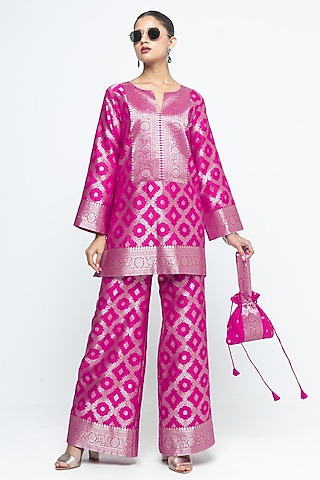 Pink Jaal Silk Woven Brocade Kurta Set by Sobariko