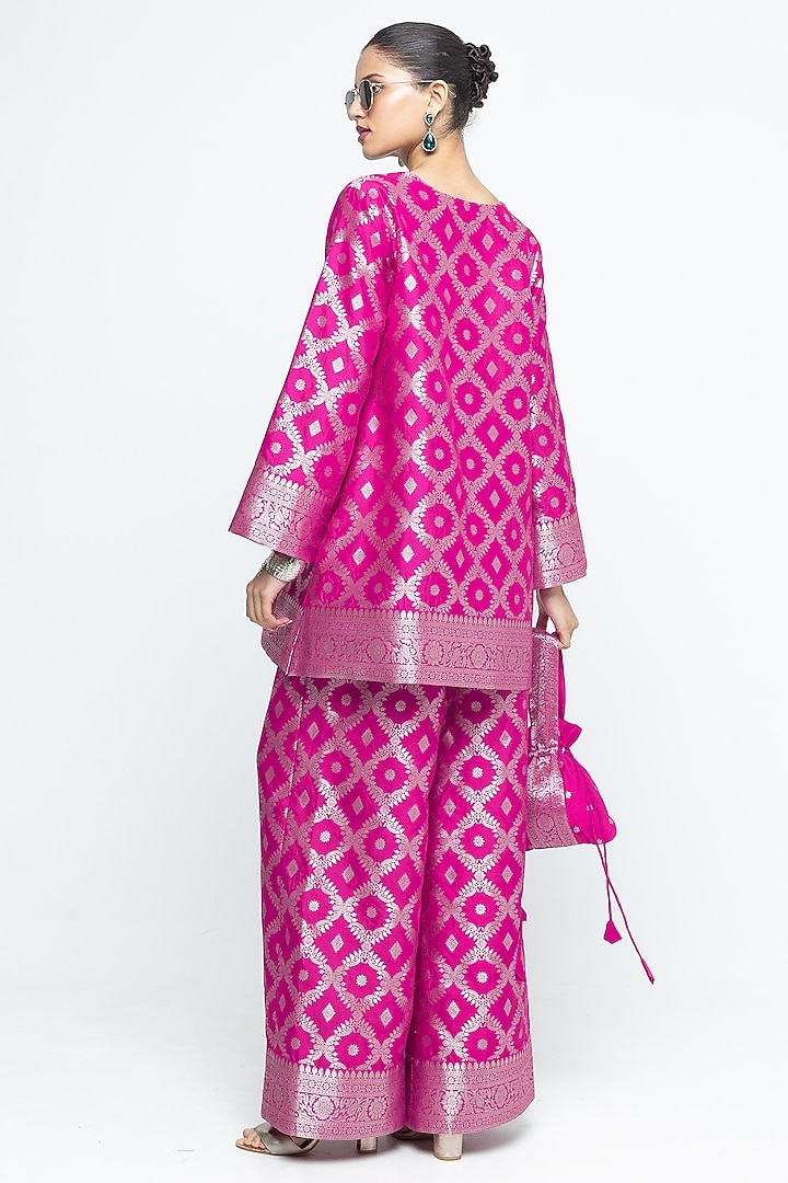 Pink Jaal Silk Woven Brocade Kurta Set by Sobariko at Pernia's Pop Up Shop
