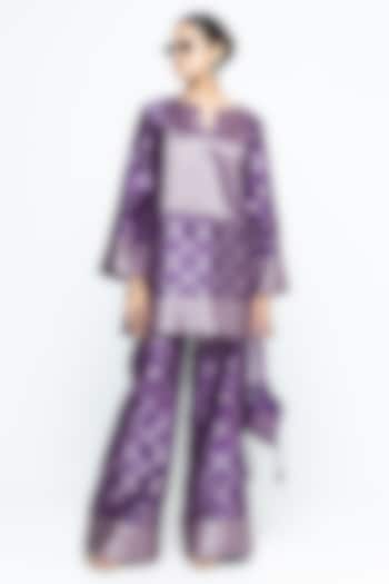 Purple Jaal Silk Woven Brocade Kurta Set by Sobariko at Pernia's Pop Up Shop