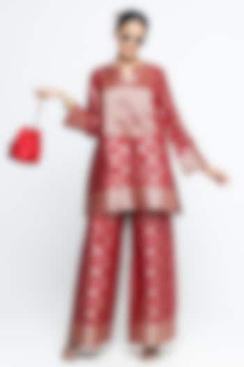 Red Jaal Silk Woven Brocade Kurta Set by Sobariko at Pernia's Pop Up Shop